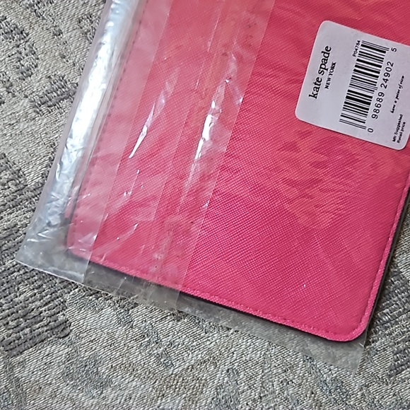 Gifted NIP Kate Spade Dark Pink Wristlet - Picture 6 of 10